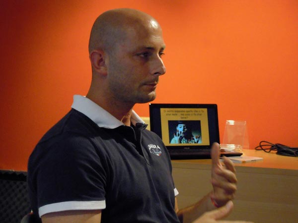 Il dott. Francesco Prisco, psicologo, psicoterapeuta e psico logo della sport durante un seminario alla Libreria Feltrinelli di Catania